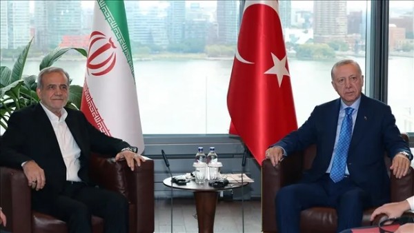 Cumhurbaşkanı Recep Tayyip Erdoğan İran Cumhurbaşkanı Pezeşkiyan ile görüştü